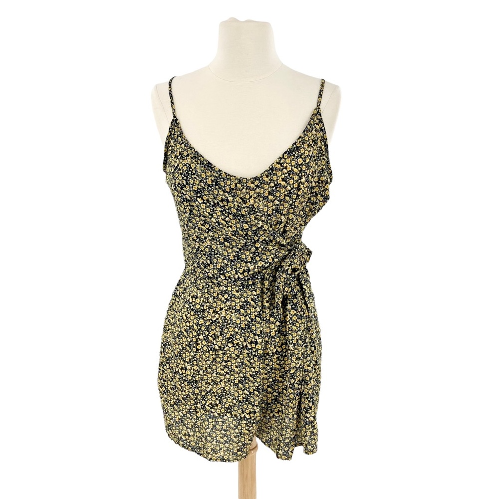 🍄NWT  Timing floral romper size L